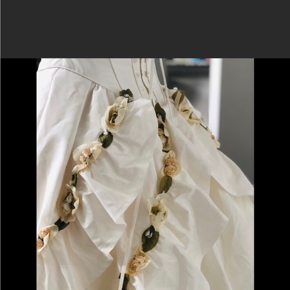 Vintage Ivory Pronovias Wedding Dress with rosette trim - Picture 8 of 12